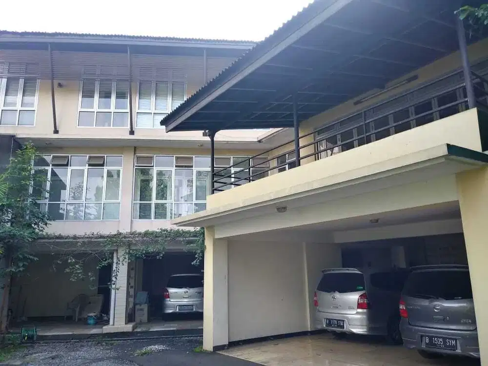 Dijual Rumah yang luas di jalan diesel lebak bulus