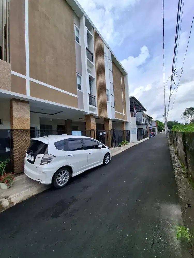 Kost Eksklusif 27 Kamar Lokasi di Kawasan Kampus di Seturan Depok