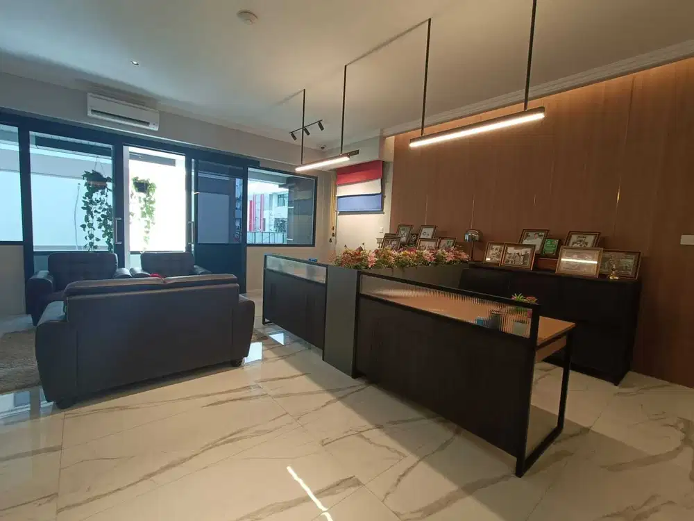 Ruko mewah full furnished solo baru dekat mall