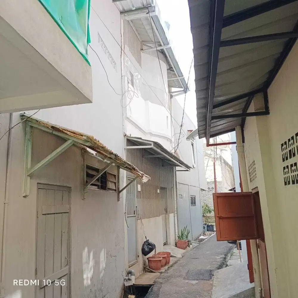 RUMAH  KOST 3 KAMAR  JUAL MURAH HAMPIR NJOP DALAM GANG  CIDENG