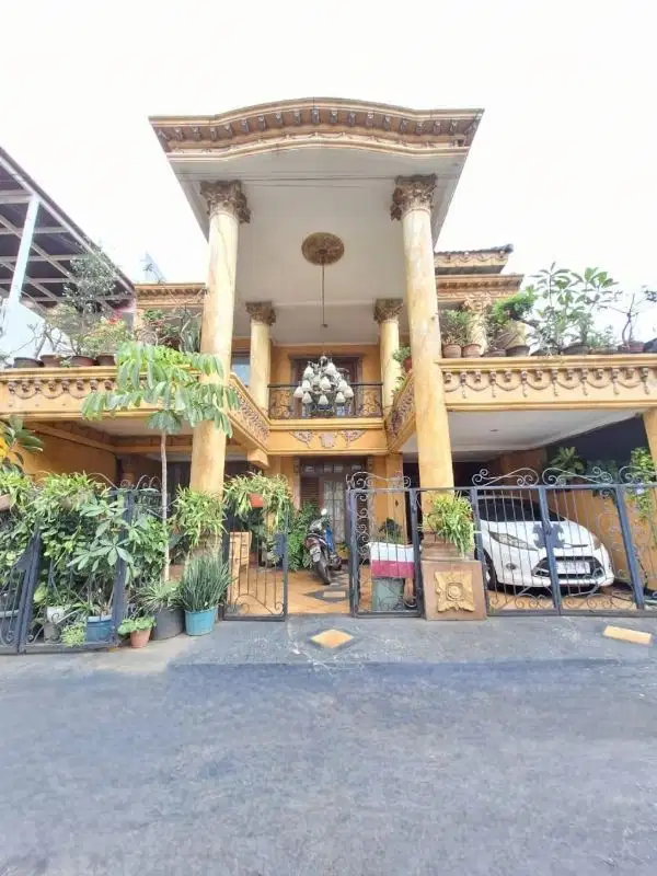 Rumah cantik siap huni dalam perumahan di Ciputat timur
