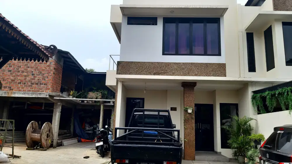 Rumah 2,5 lt di Hook di Pondok Melati Bekasi