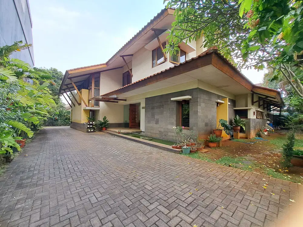 Rumah terawat lingkungan nyaman  daerah Duren Tiga Jakarta Selatan