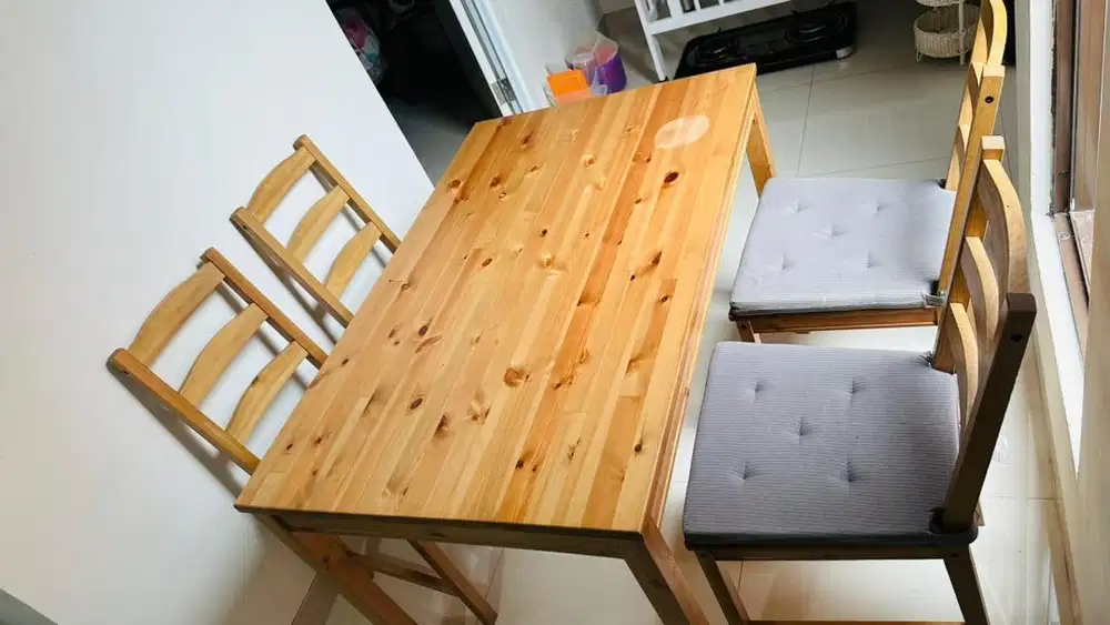 Meja Makan brand IKEA