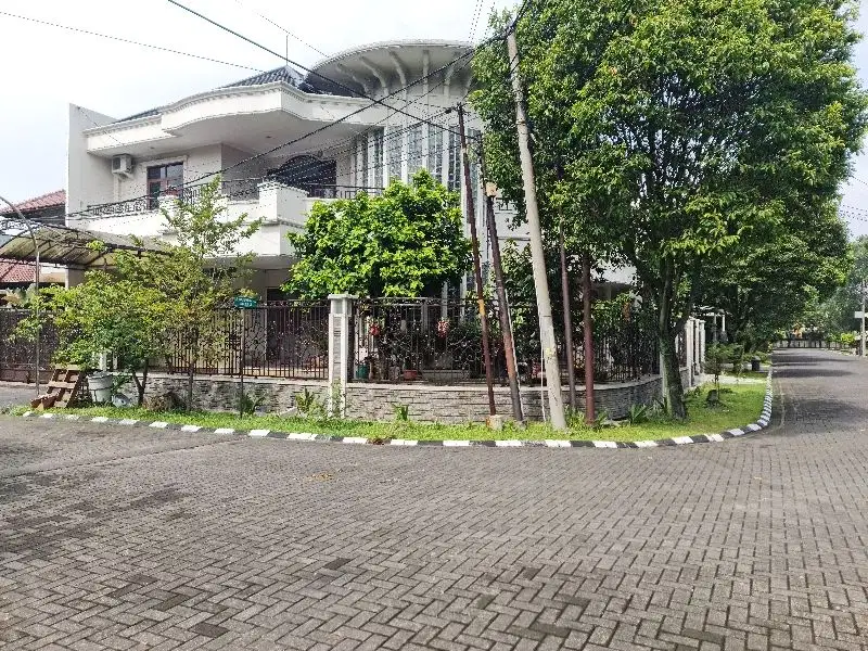 rumah 2 lantai yg zangat nyaman n aman