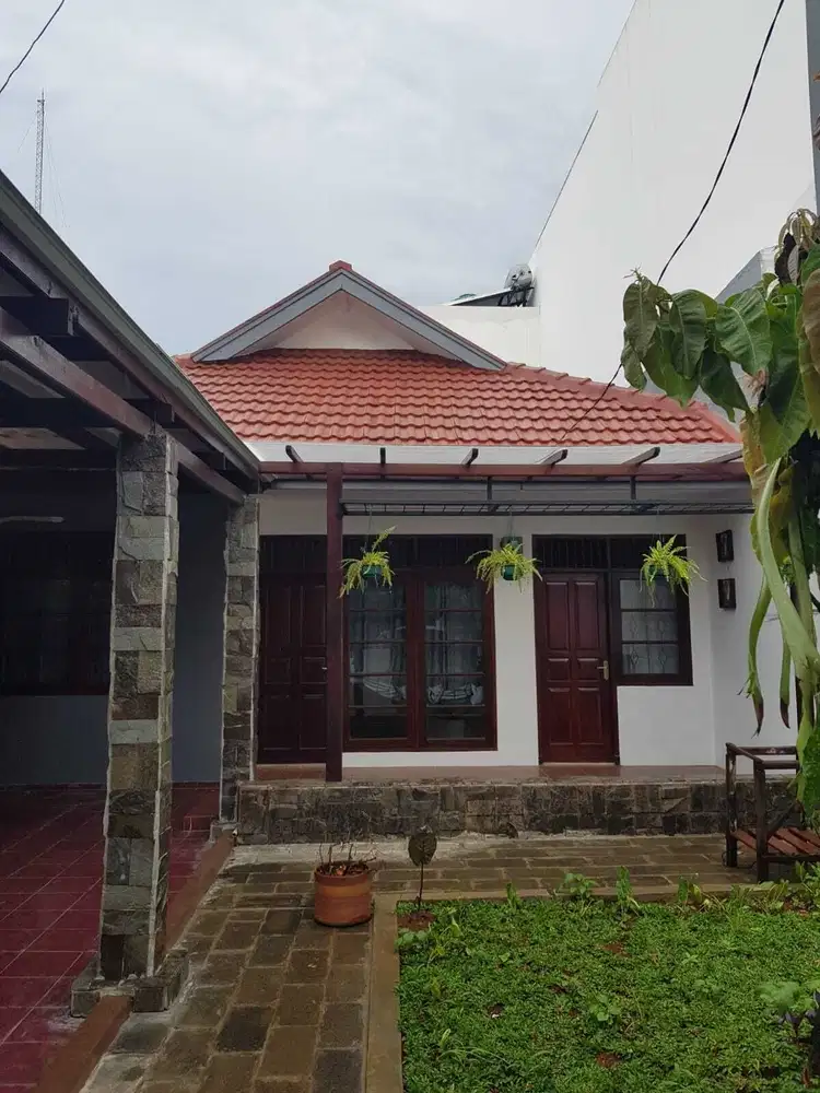 Dijual Rumah Halaman Luas Siap Huni di Bintaro Permai Jakarta Selatan