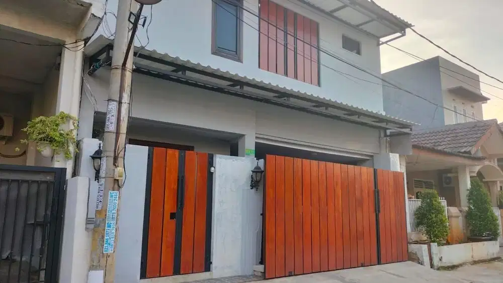 Rumah Cantik 2 lt murah Siap huni bonus furnis dalam Cluster jatikramat Jatiasih Bekasi lokasi bagus bangunan baru full