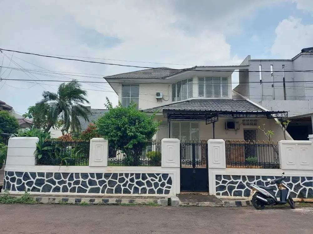 Pondok Labu, Rumah luas 329 dengan halaman cukup luas dilengkapi taman