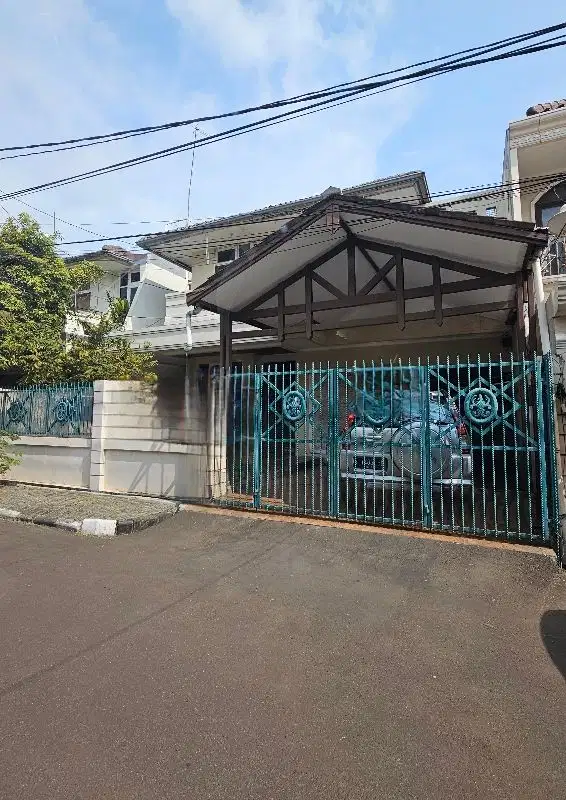 rumah Gading Kirana hadap Utara Jalan Lebar
