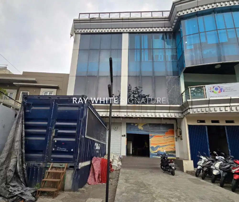 Ruko 3 Lantai Area Ramai di Bendungan Hilir