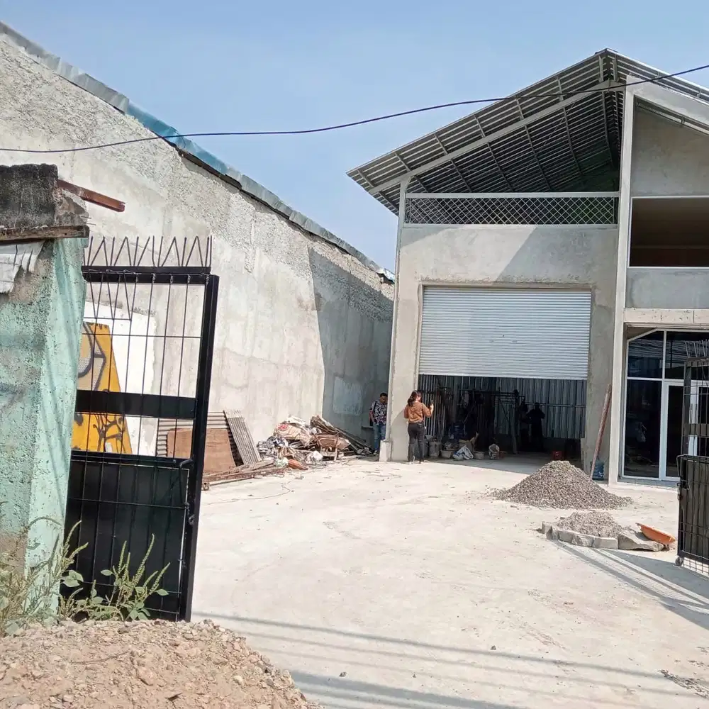 Gudang di jalan utama Serpong Ray dekat Gudang Taman Tekno BSD