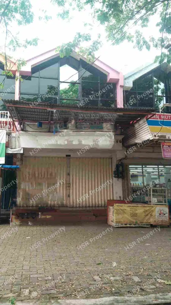 Ruko di tempat strategis di gerbang depan perumahan Bumi Mutiara