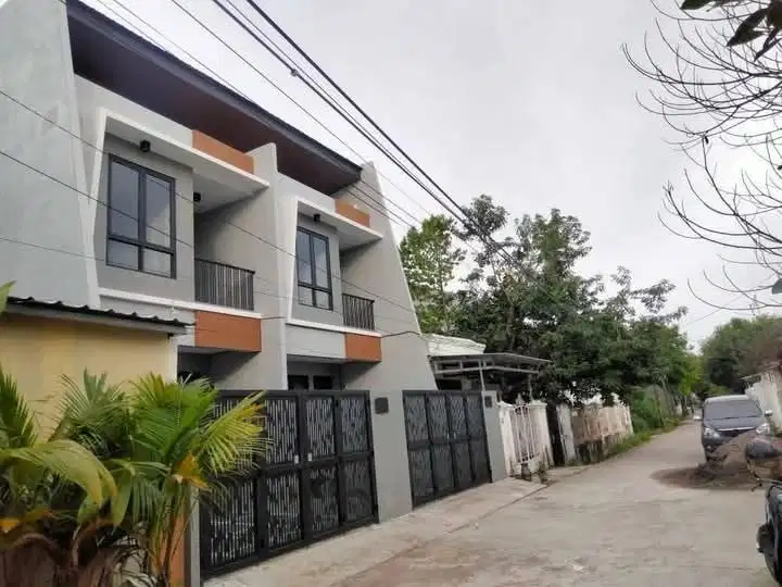 Rumah baru mewah 2 lantai dkt kampus UNM Tamalate