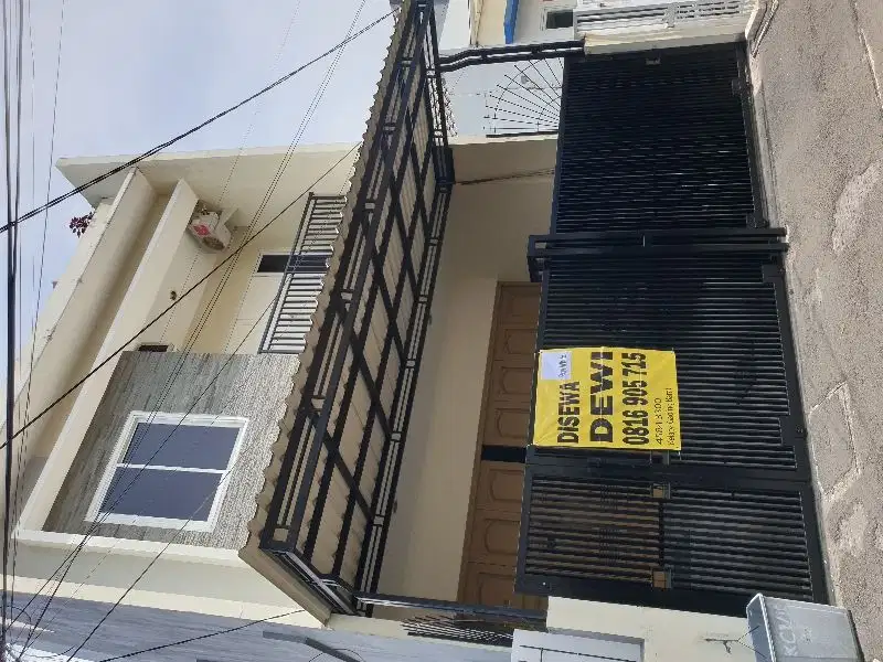 rumah minimalis tinggi dari jalan sunter indah