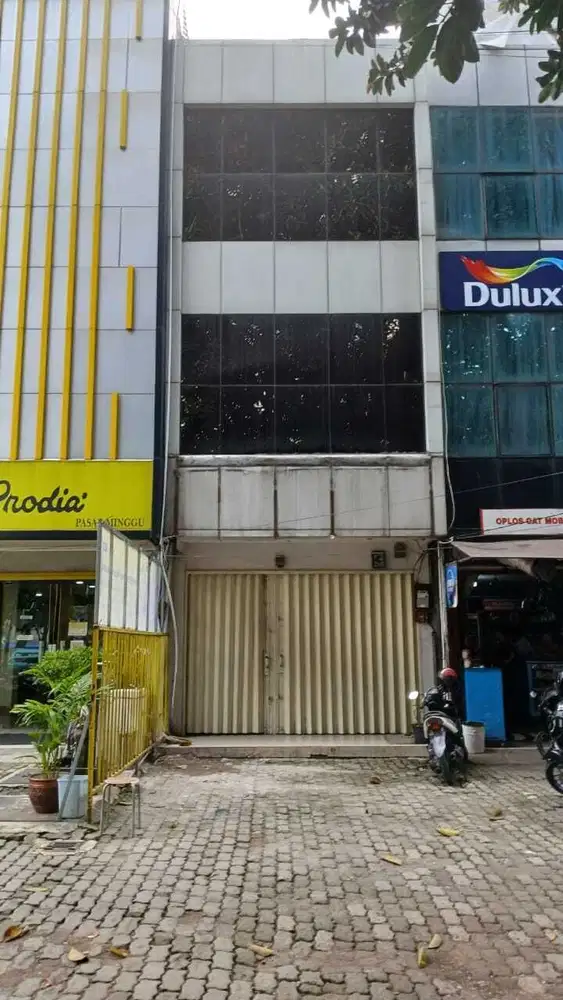 RUKO Strategis di pinggir jalan besar Pasar  Minggu DiJUAL