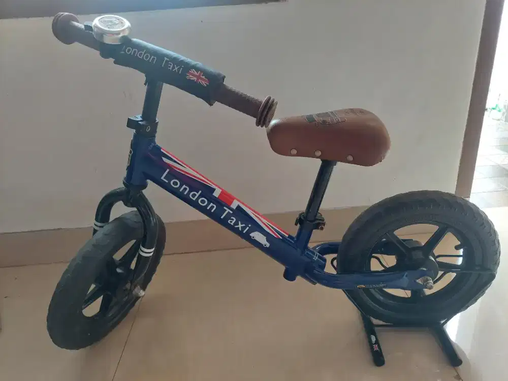 Kick bike London taxi