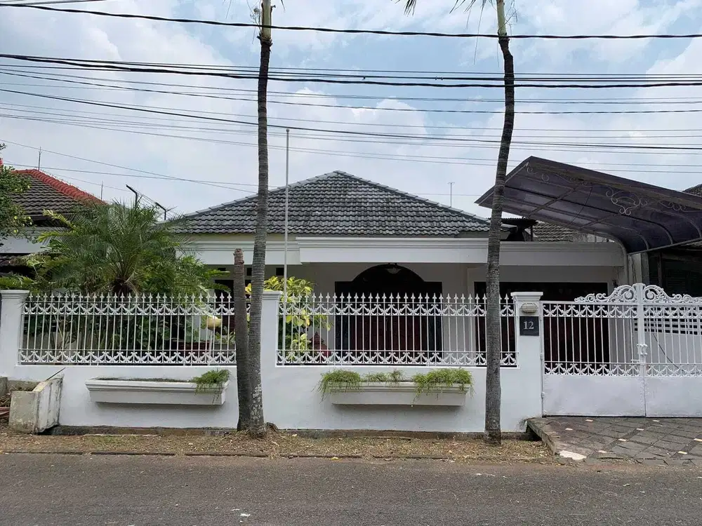 DiSEWA Rumah Nyaman, Siap Huni dan Strategis  di Bukit Cinere Indah