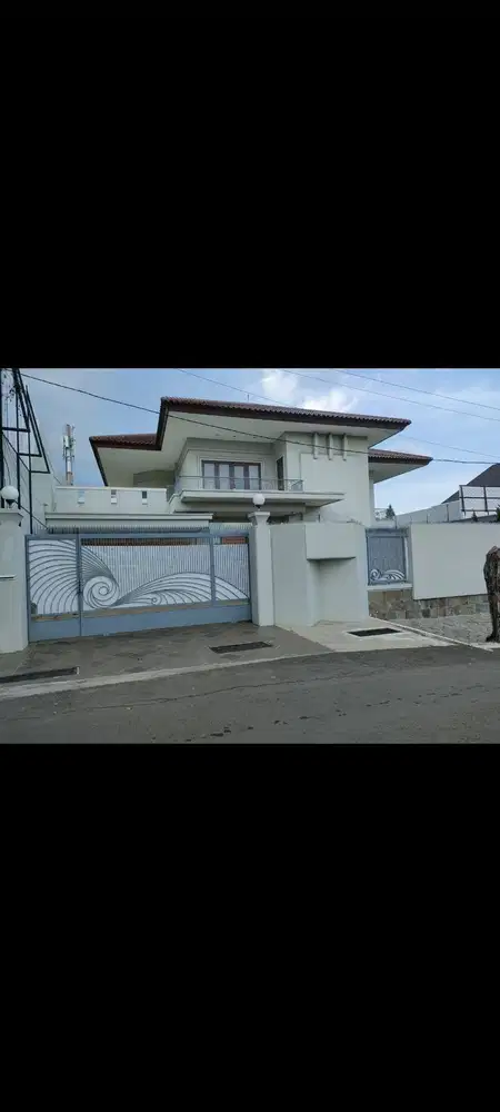 Rumah Mewah ada kolam Renang di Semarang