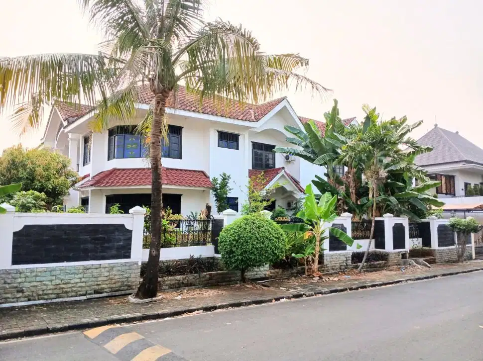 Dijual Rumah Bagus Ada Kolam Renang di Puri Cinere Depok