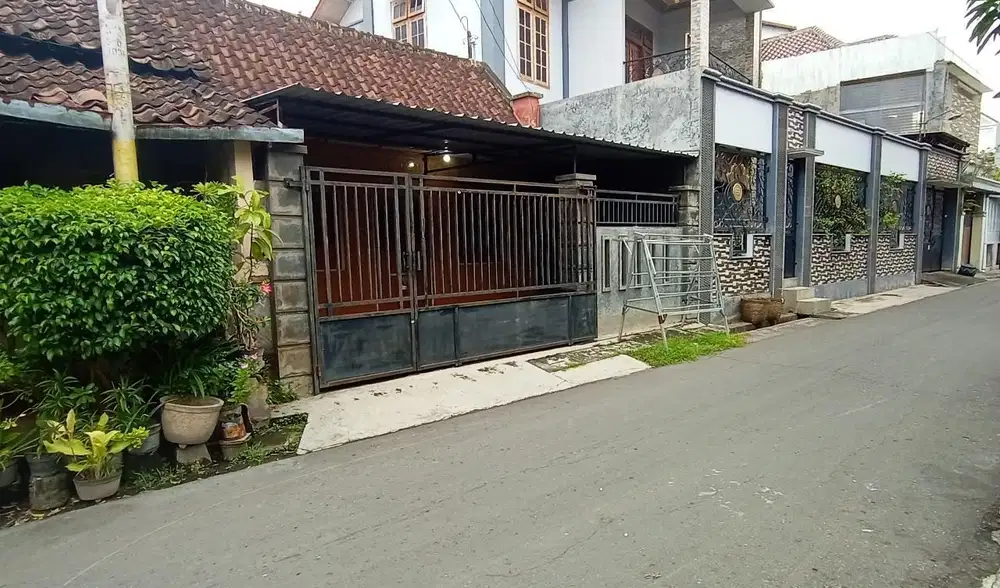 Dijual Tanah Bonus Bangunan Tengah Kota Solo di Manahan