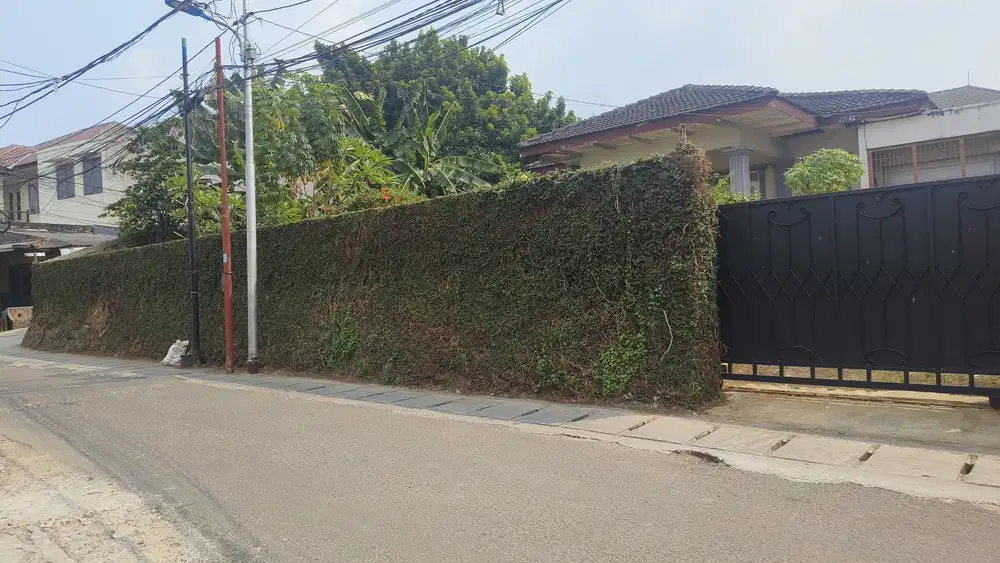 Dijual Rumah dihitung tanah di Pondok Labu, lokasi Stategis