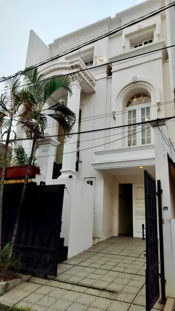 Disewakan Rumah Mewah Siap Huni di Pondok Indah - Dekat Mall Pondok In