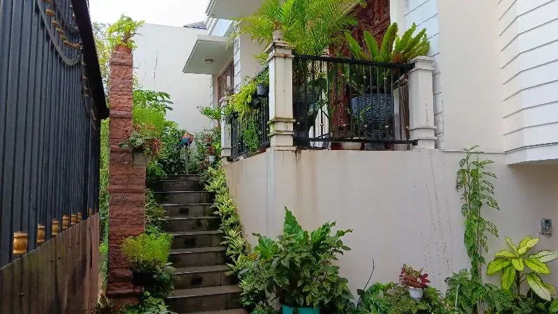 RUMAH MEWAH LINGKUNGAN NYAMAN DI PURI CINERE