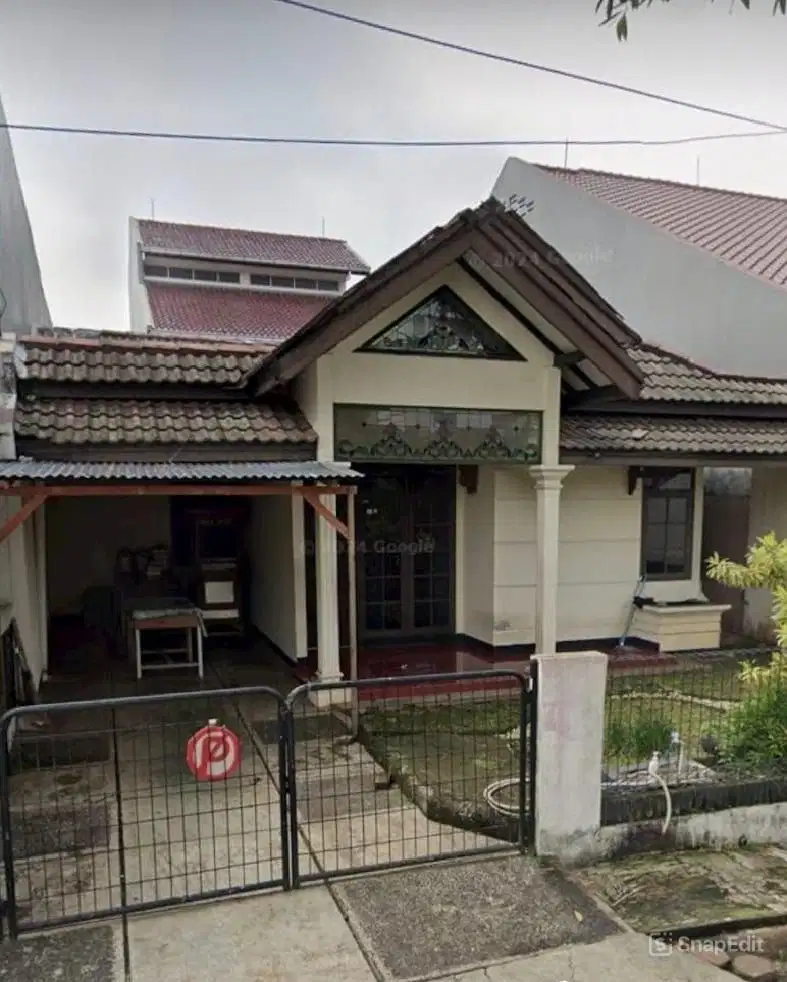 Rumah strategis pinggir jalan cocok untuk usaha di Griya Loka BSD