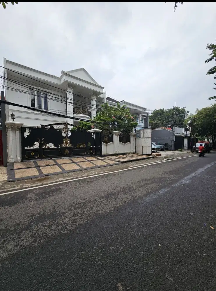 Rumah Mewah Strategis di Tebet Barat