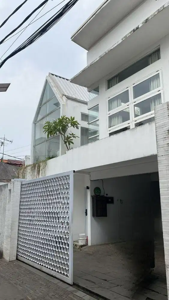 Rumah Unik di Lokasi Strategis di Cilandak JakSel