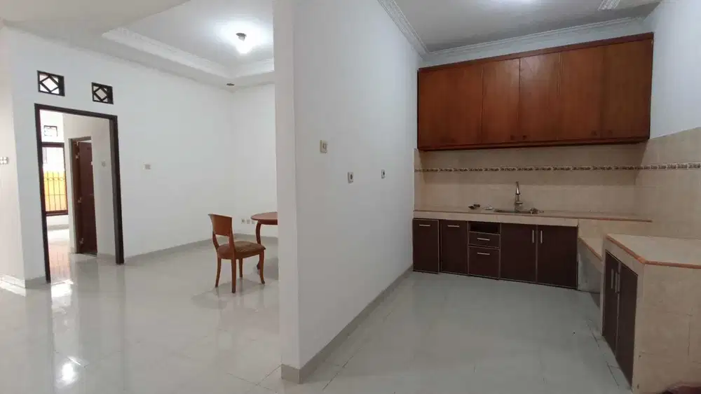 Rumah Siap Huni 3+1 Kamar Tidur 2 Lantai di Tebet Barat Dalam