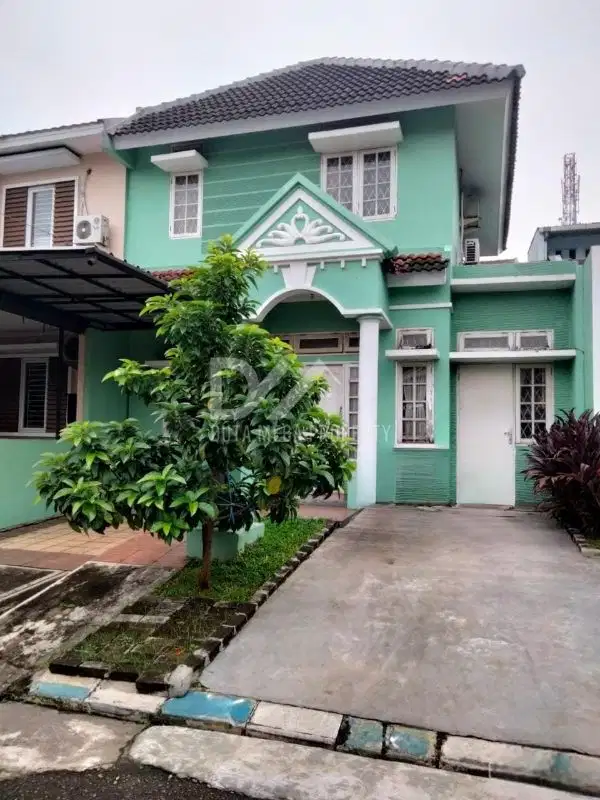 Dijual Cepat Rumah Cantik Strategis Cluster Blulevard di Graha Raya