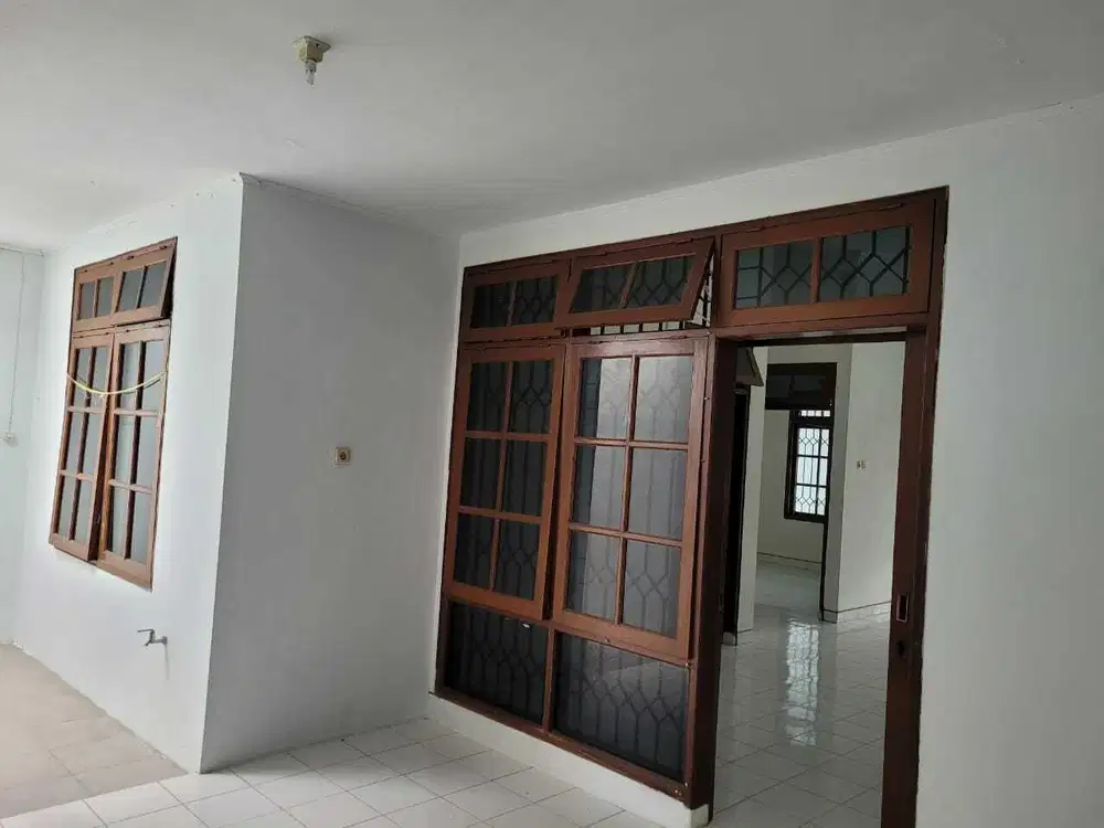 Dijual Rumah Siap Huni di Komplek Perumahan Majapahit Estate Semarang