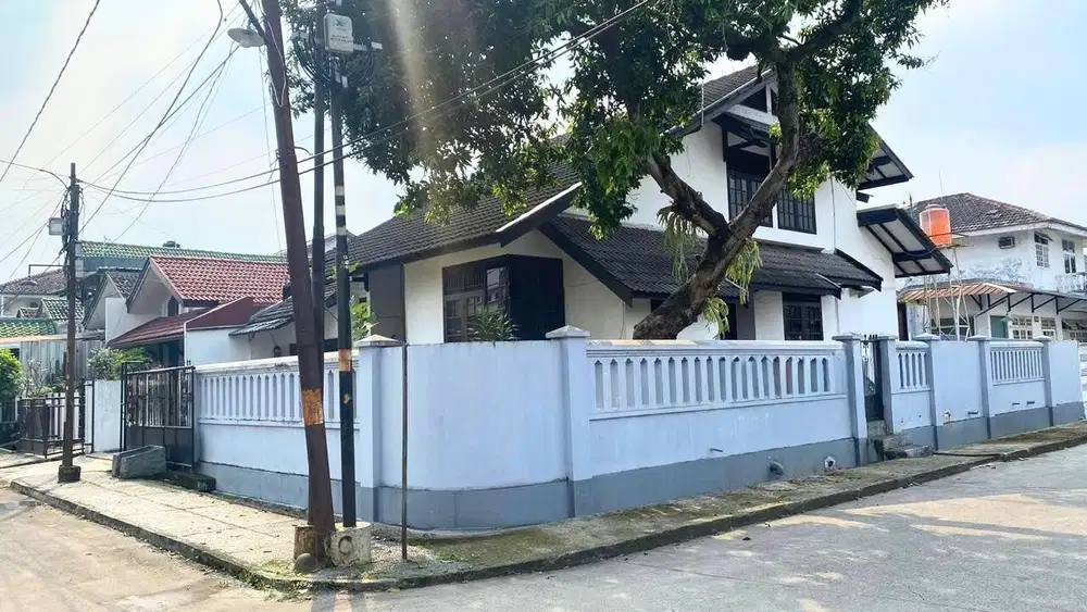 Di Jual Rumah HOOK, LOKASI STRATEGIS! dalam komplek Cinere