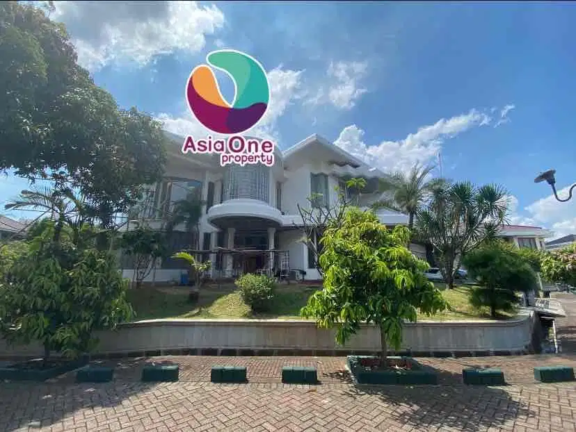 Di jual Rumah 3 lt dengan halaman Asri dan luas, SHM, surat2 clear n clean.Harga 34 M nego