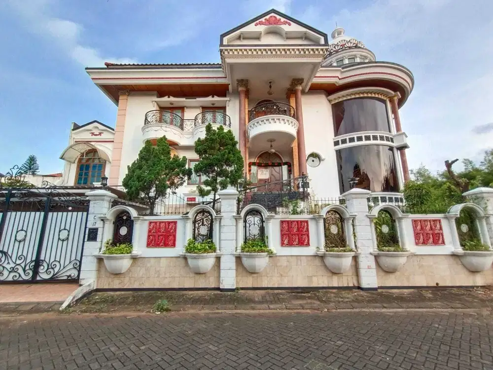 Harga Murah Rumah Mewah Classic 3 Lantai di Villa Gading Indah