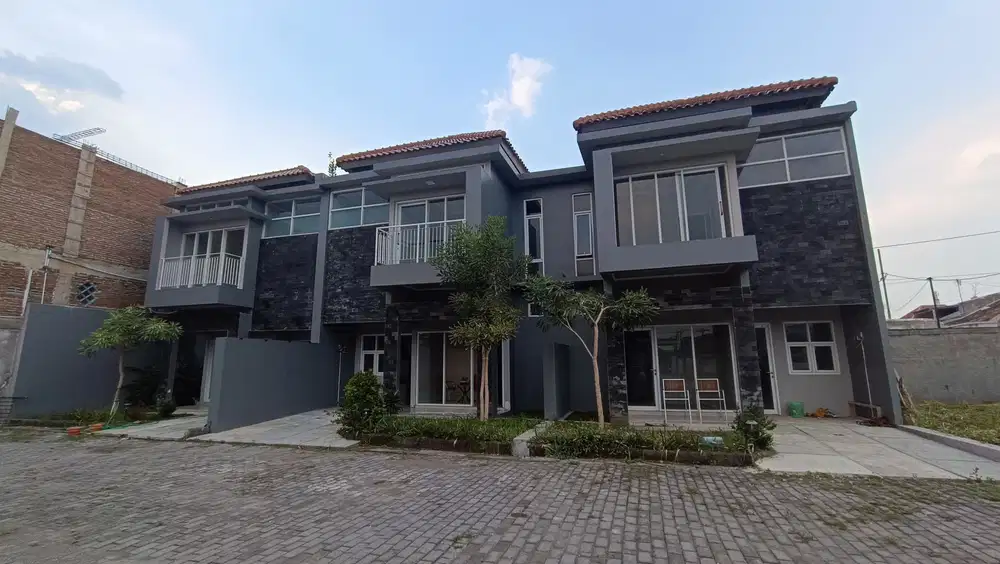 Rumah Mewah 2 Lantai di Pucang Sawit Jebres, Strategis & Siap Huni