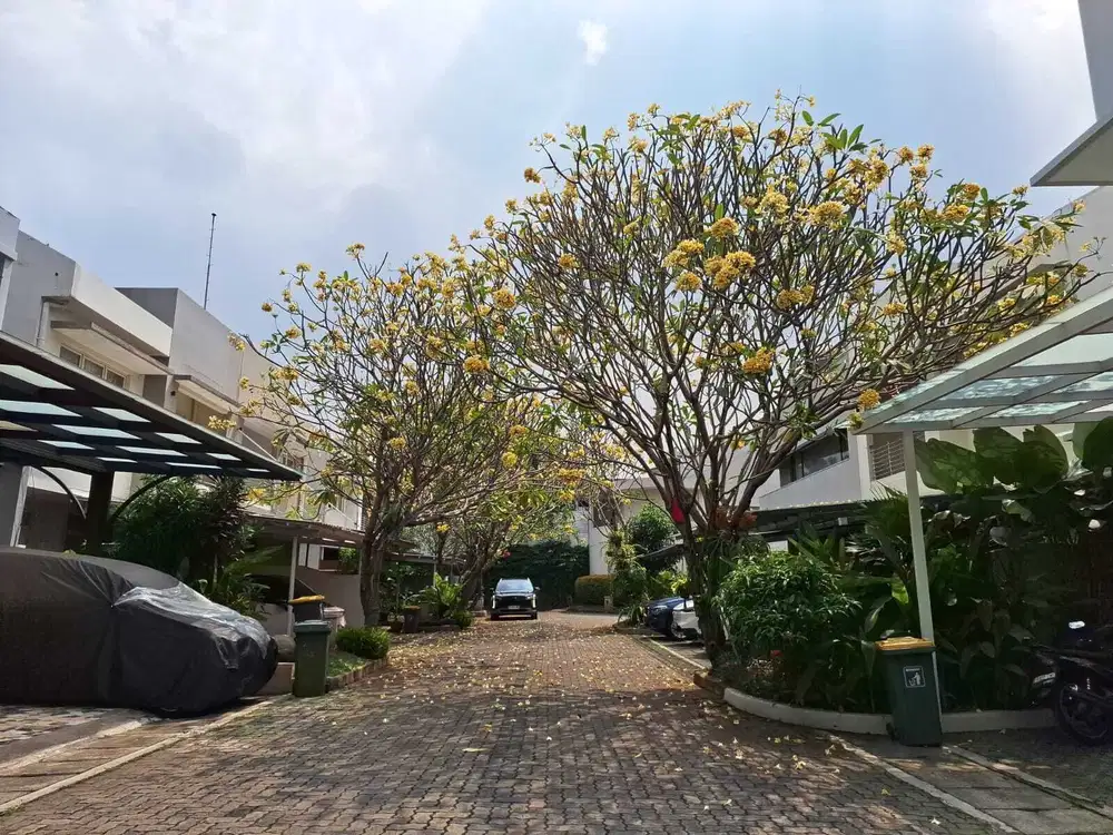 DIJUAL RUMAH SIAP CANTIK Di CASA ROYAL - CIPETE Lokasi STRATEGIS