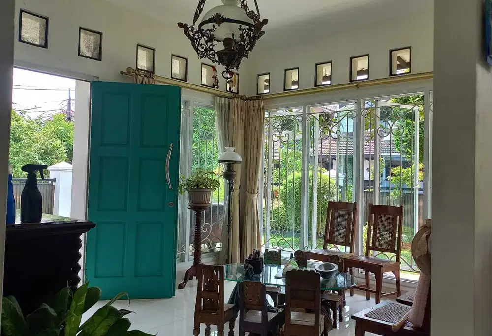 Rumah Hook Mewah 2 Lantai di Lebak Bulus, Jakarta Selatan.