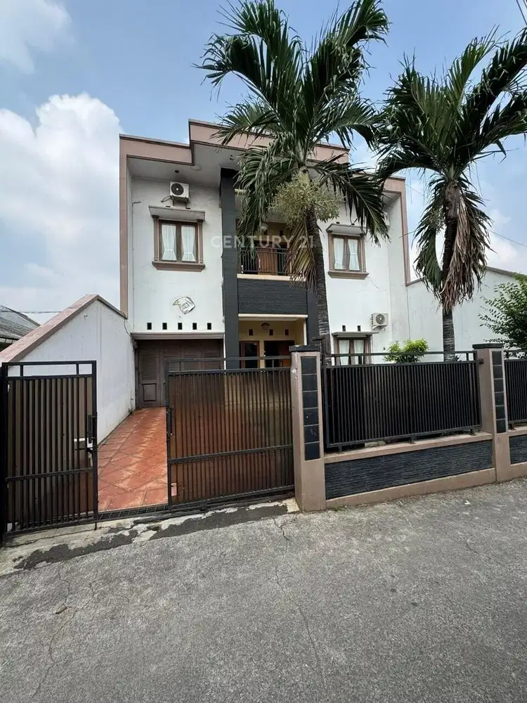 RUMAH BESAR DEKAT 3 KAMPUS DI JATIWARINGIN, PONDOK GEDE. (9077)