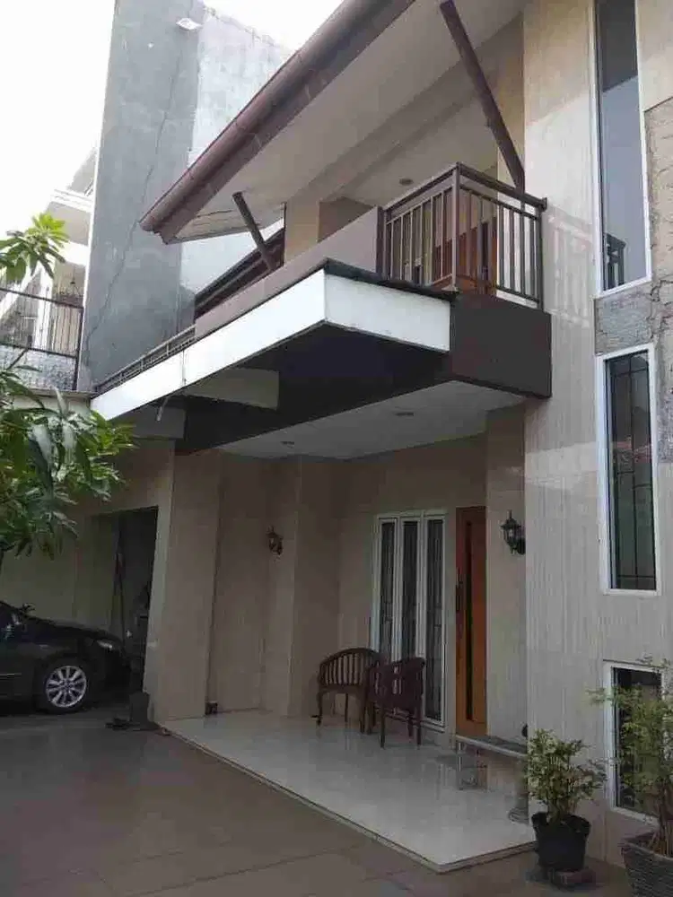 Dijual rumah tanjung duren Jakarta Barat. cocok untuk kantor, kost, atau rumah tinggal