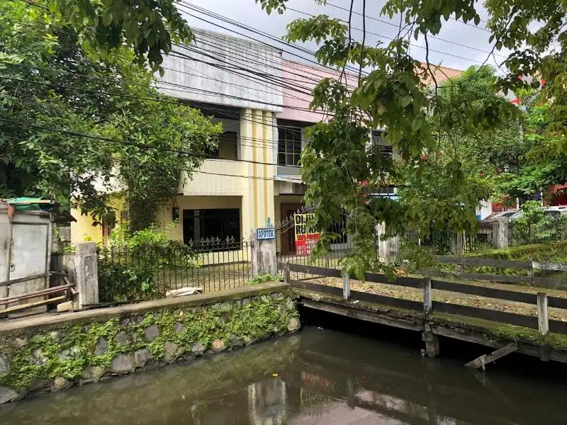 dijual rumah jalan A yani