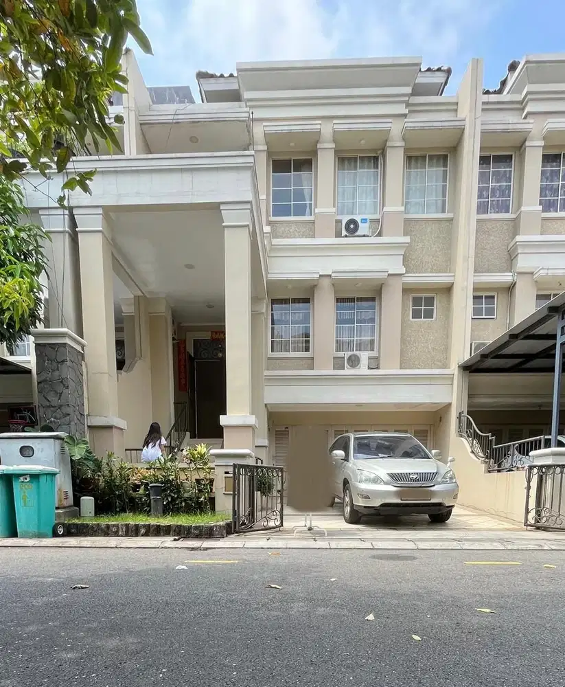 jual rumah 3 lantai siap pakai di komplek Gading Grande, Kelapa Gading