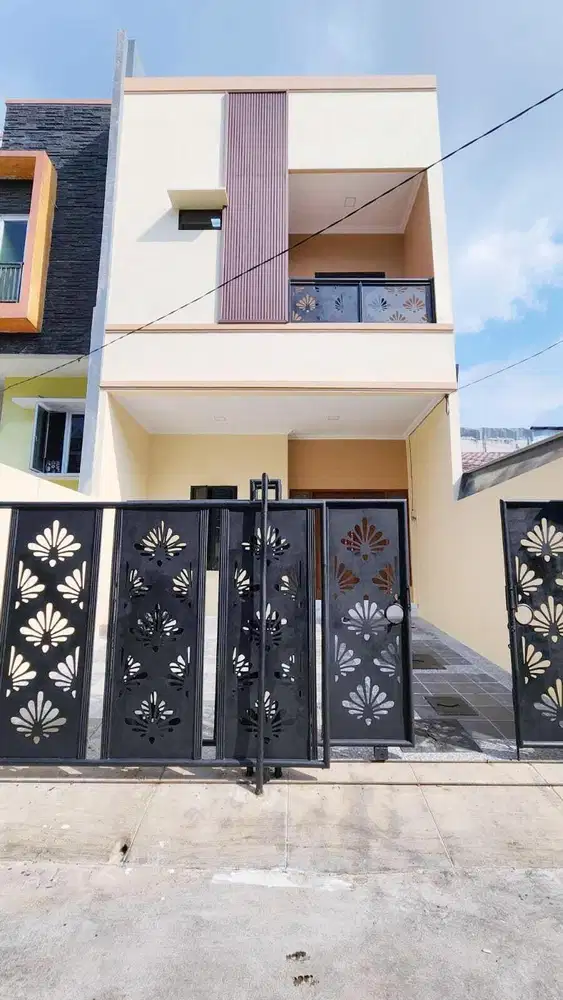 Rumah Bagus 3 Lantai 150M2 Brand New Kelapa Gading
