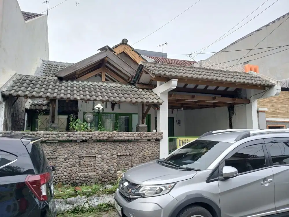 Disewakan Rumah Tengah Kota di Jl Sawunggaling Surabaya