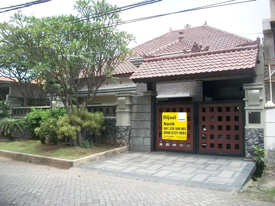 Rumah di Raya Kutisari Indah