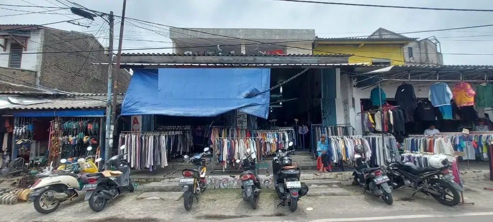 Toko & kost2an ramai selalu di Pasar Poncol, Kalibaru Timur, Kemayoran