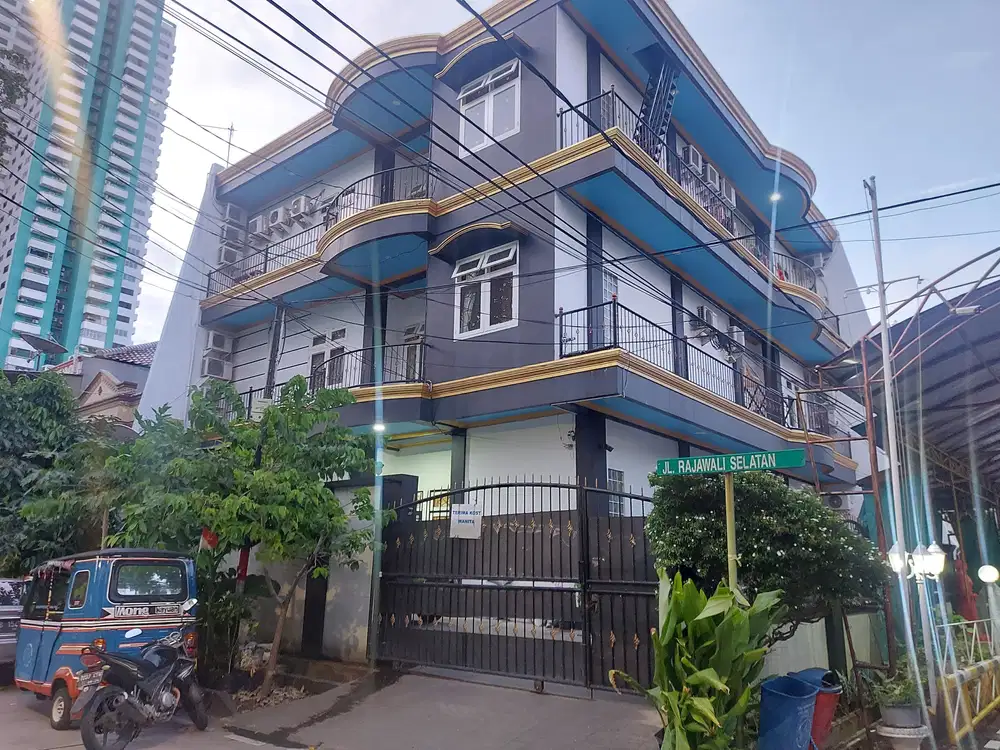 Rumah hoek dan kost 20 kamar di Rajawali Selatan, Gunung Sahari