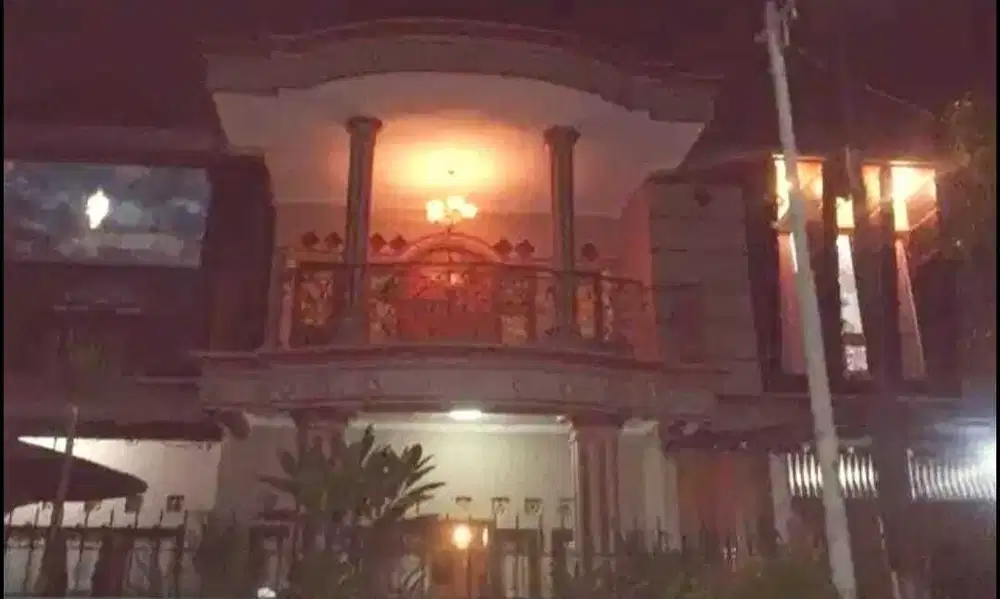 Dijual Rumah 3 lantai tanah luas  Rawalumbu Bekasi