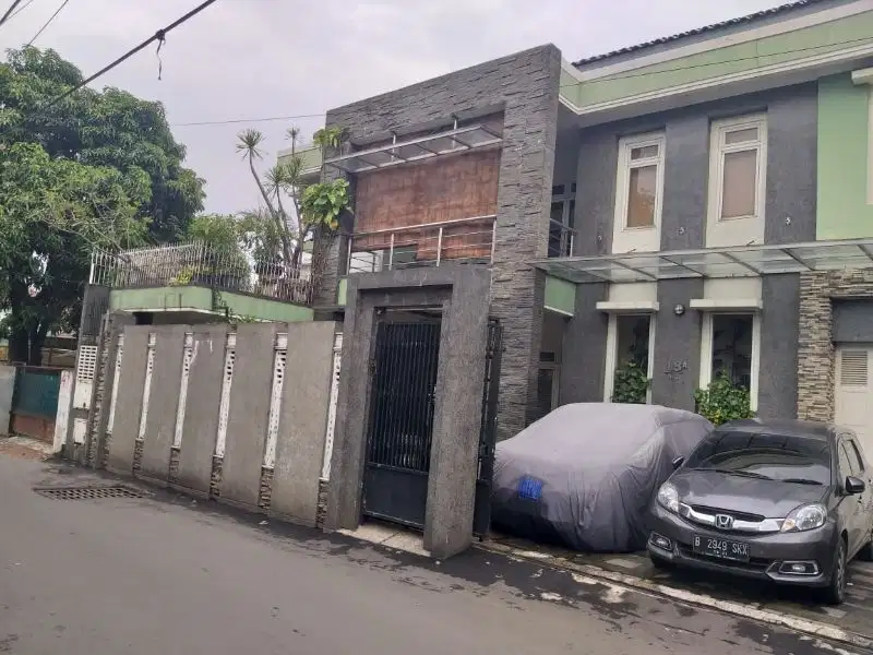 DI JUAL RUMAH DI BELAKANG KANTOR BIN JAKARTA SELATAN